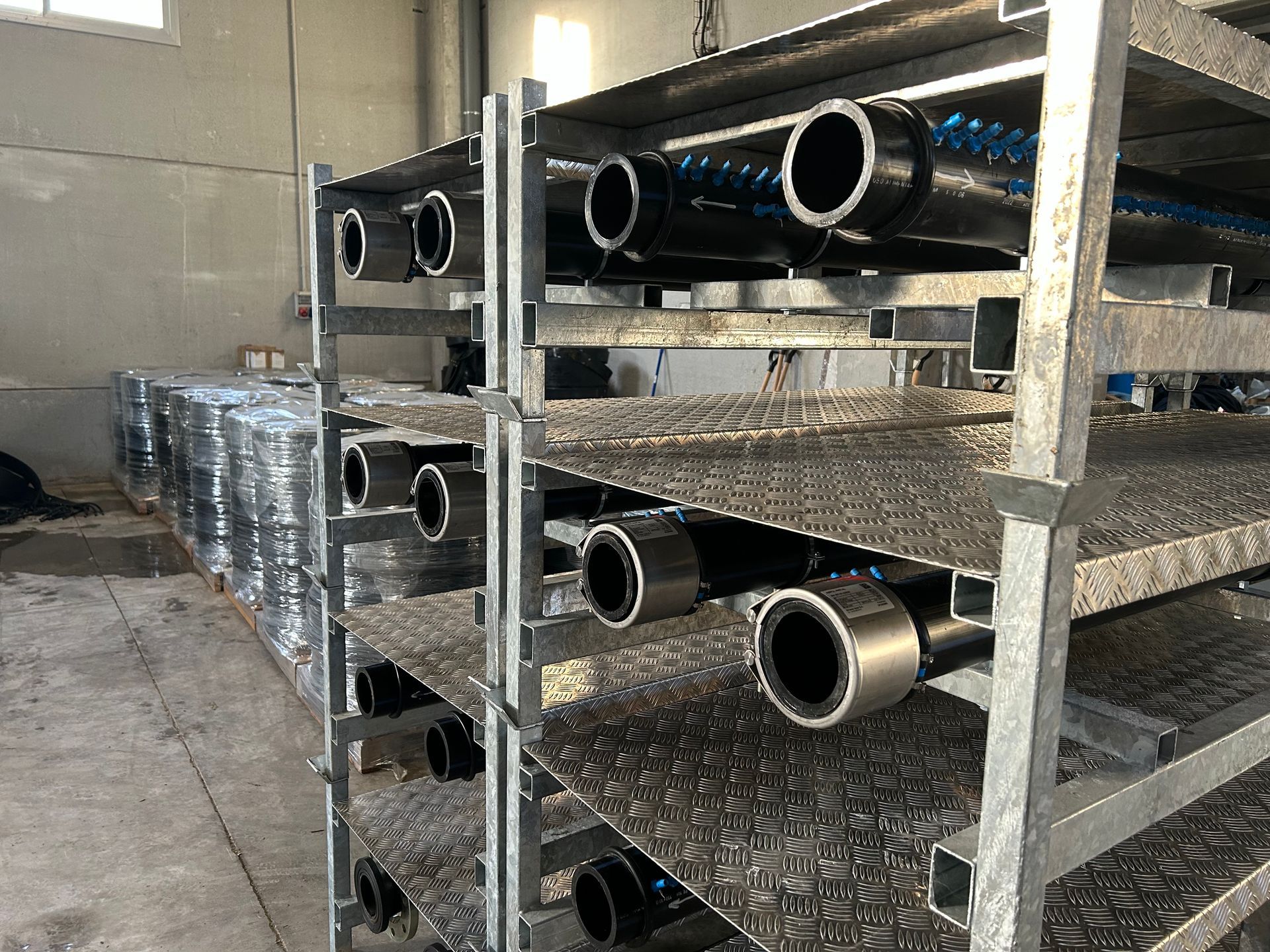 Una pista de hielo en una nave industrial listo para transportar