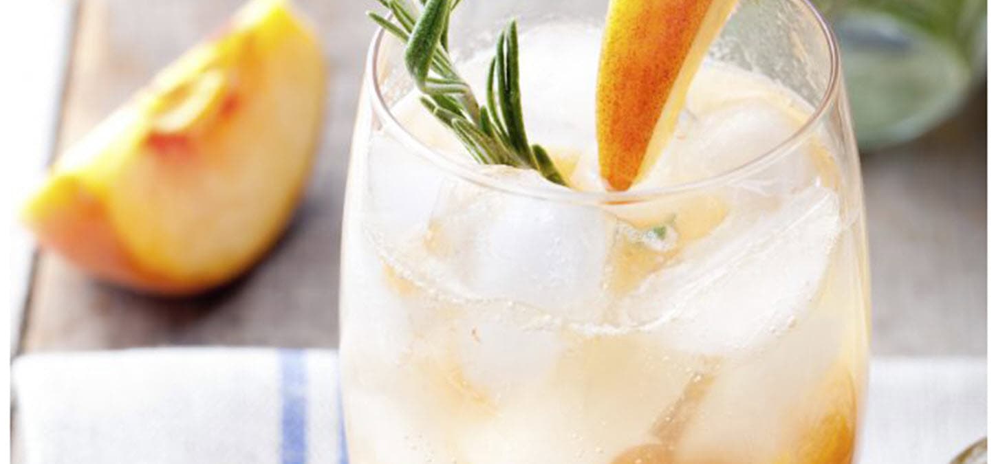 Grilled pineapple mint mojito