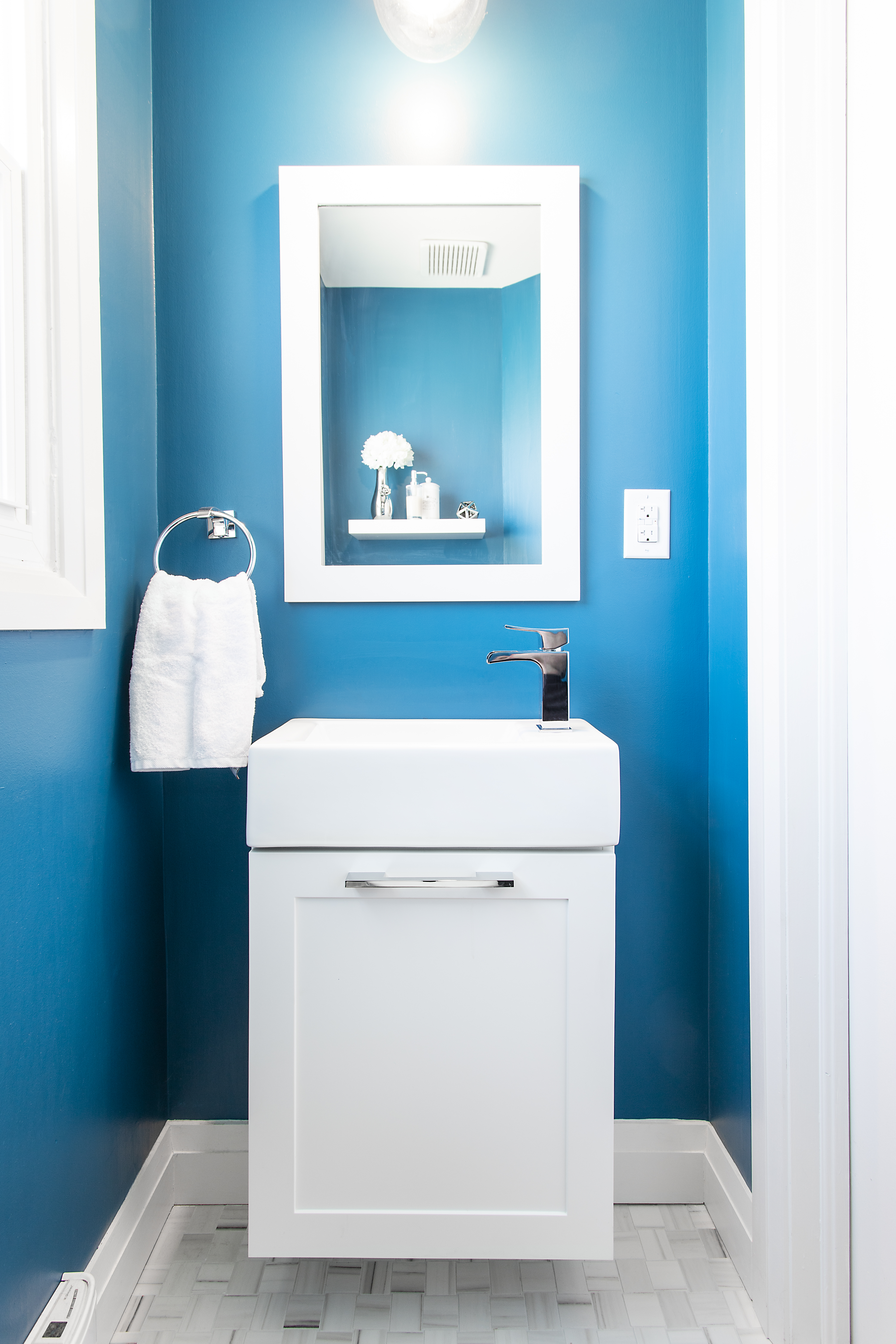 bathroom sink and mirror