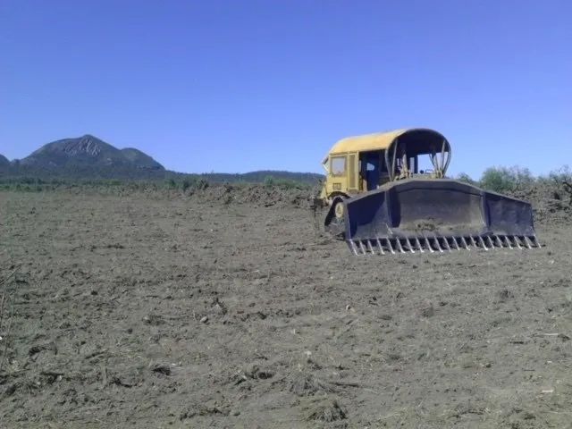 Land With Equipment Excavator In Side View — Mike Barlow Earthmoving Pty Ltd in Rockhampton, QLD