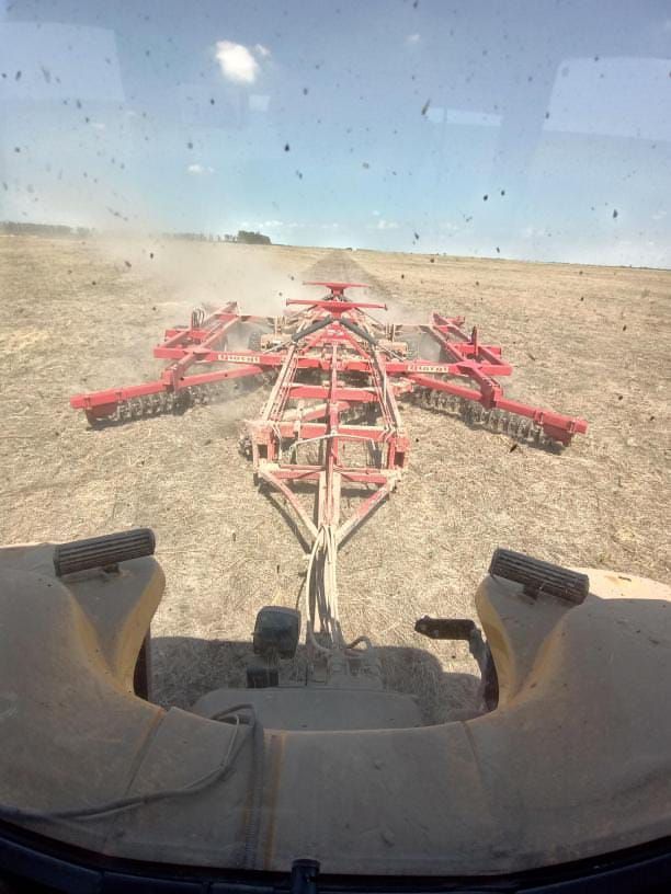 Alias Agroservicios S.A.S.  Venta y Alquiler de maquinaria: Rastras, Drones y Pilotos Automáticos . Servicio de fumigación.