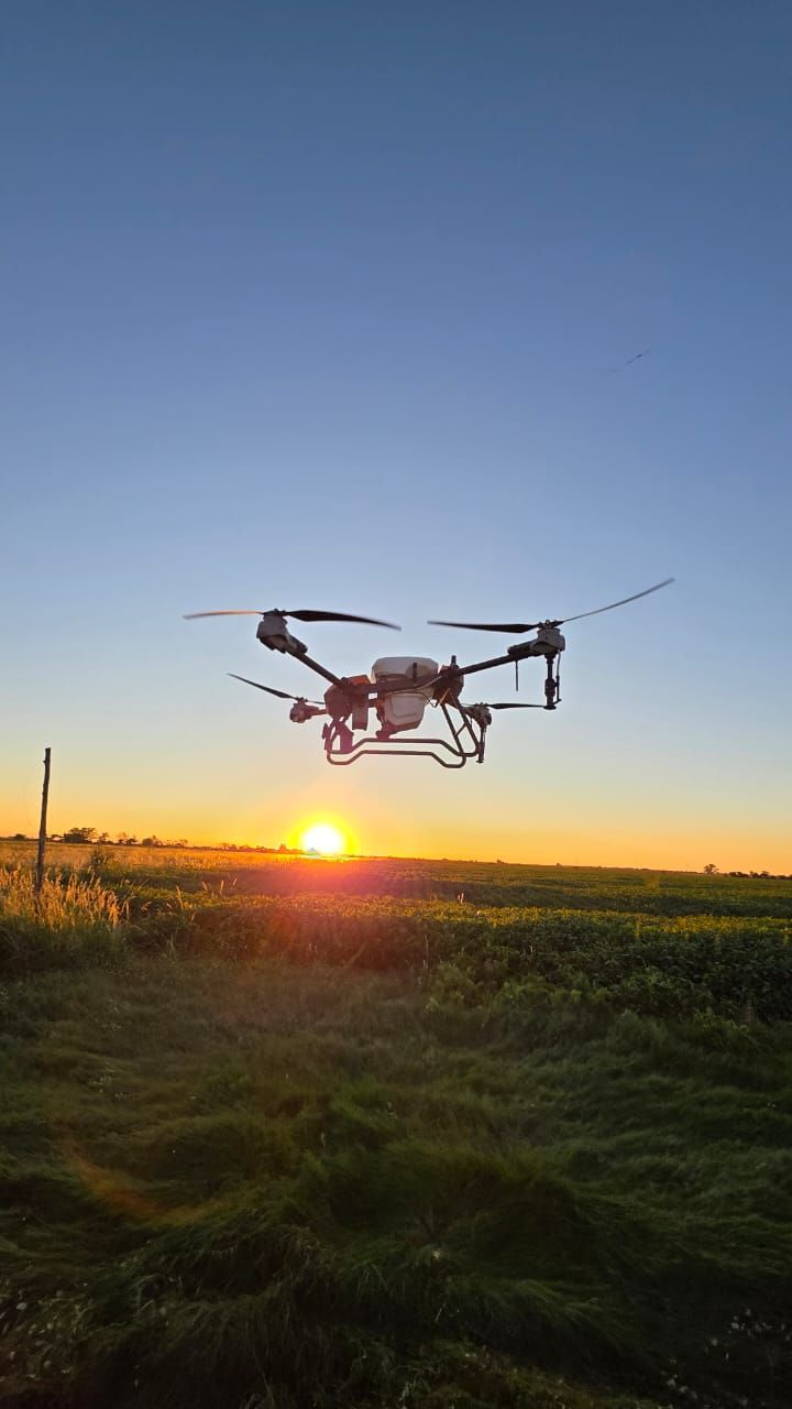 Alias Agroservicios S.A.S.  Venta y Alquiler de maquinaria: Rastras, Drones y Pilotos Automáticos . Servicio de fumigación.