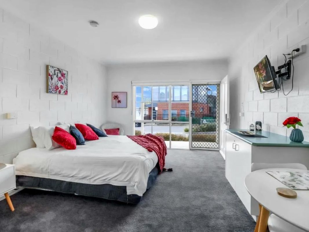 Modern standard studio apartment at Admiral Place Geelong