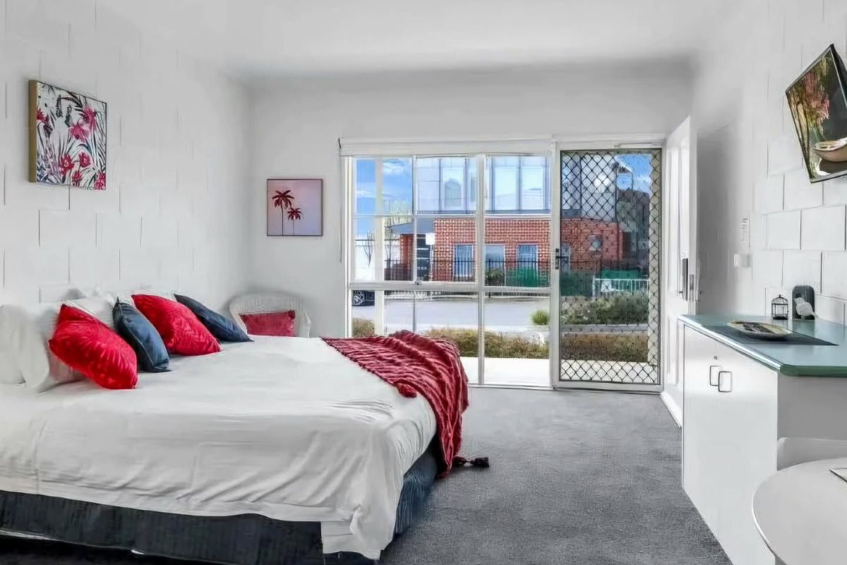 Mibnb luxury bedroom short stay geelong