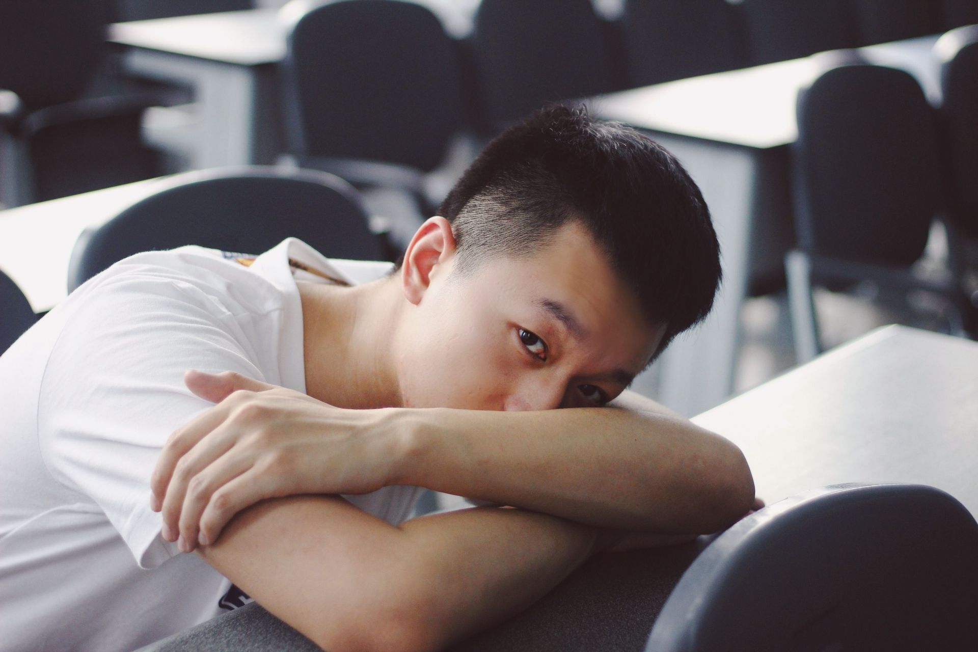 Student experiencing signs of depression. Anxiety and depression therapy in Omaha can help.