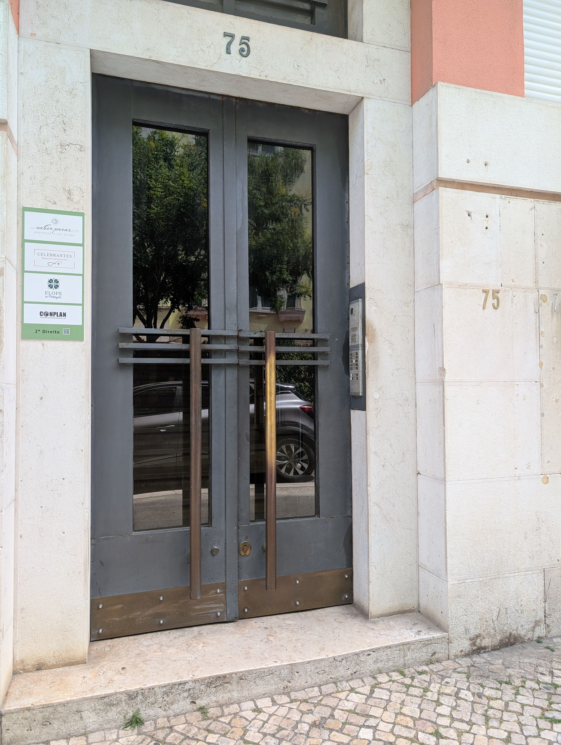 Main entrance of Celebrantes - Bespoke Ceremonies office in Lisbon (Saldanha).
