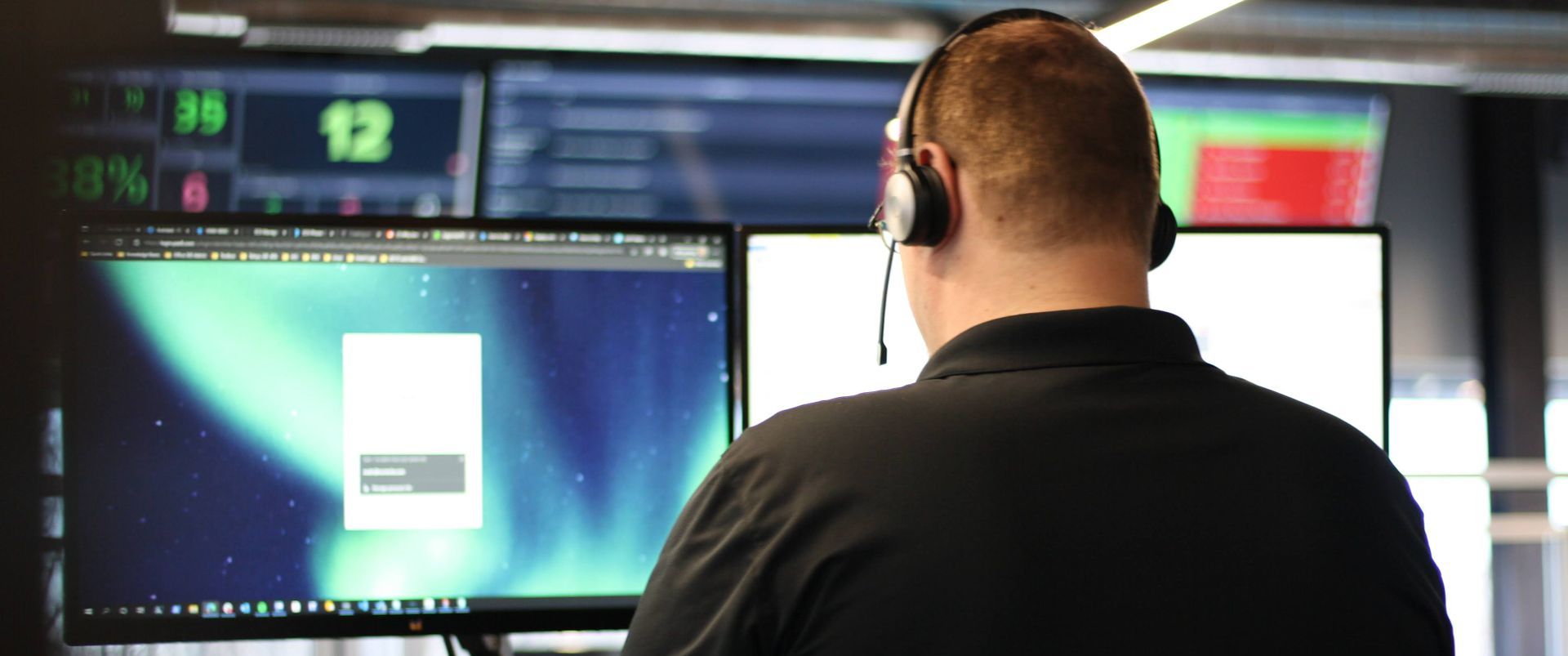 An NOC Technology technical engineer working with cloud based applications