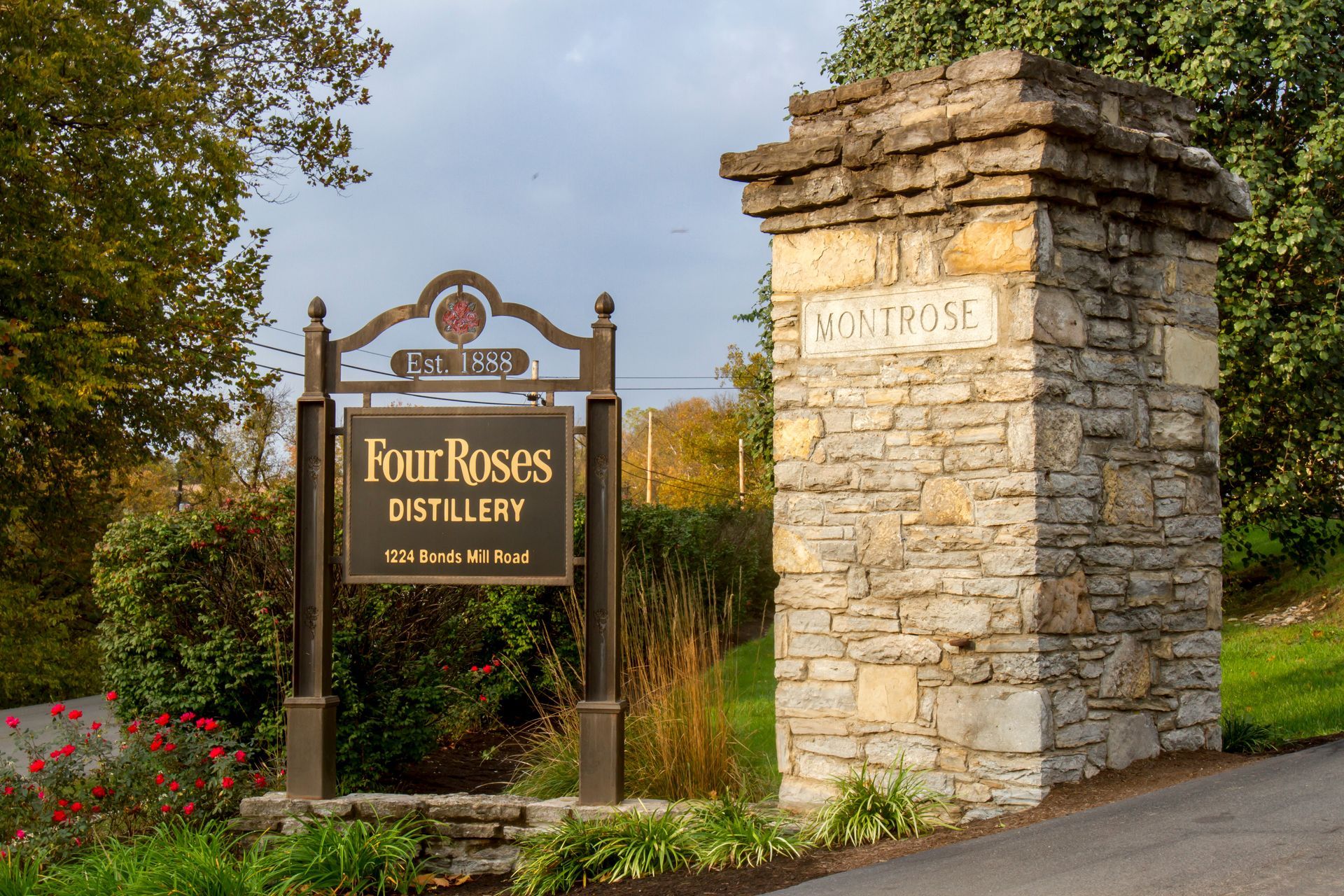 A sign that says four roses distillery on it