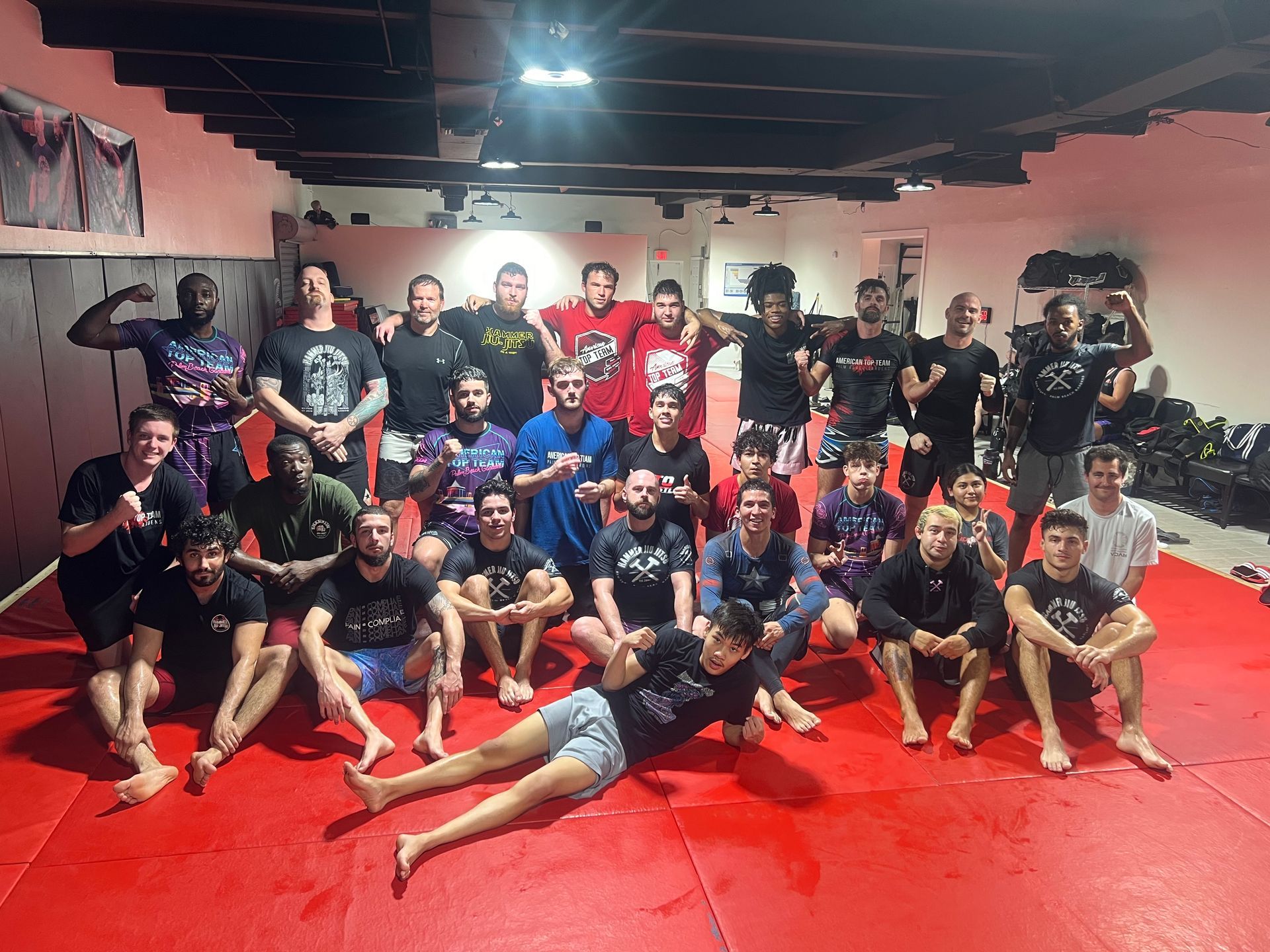 A group of people are posing for a picture in a gym.