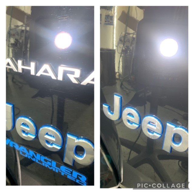 A sahara jeep is reflected in a mirror