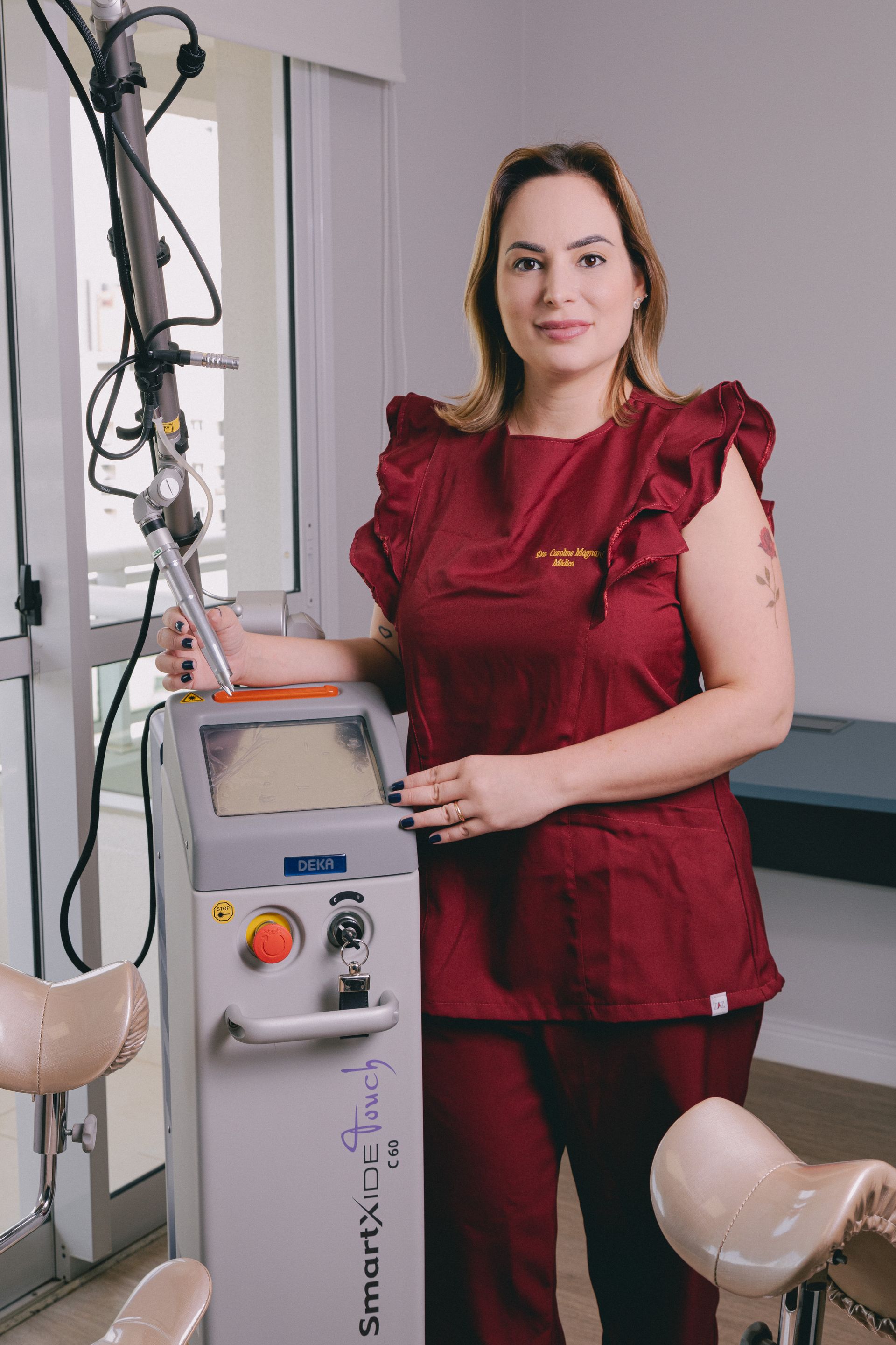 Dra. Caroline Magnani, criadora do portal Ninfoplastia.MED