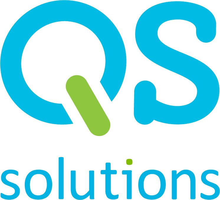 Een blauw en groen logo voor qs solutions