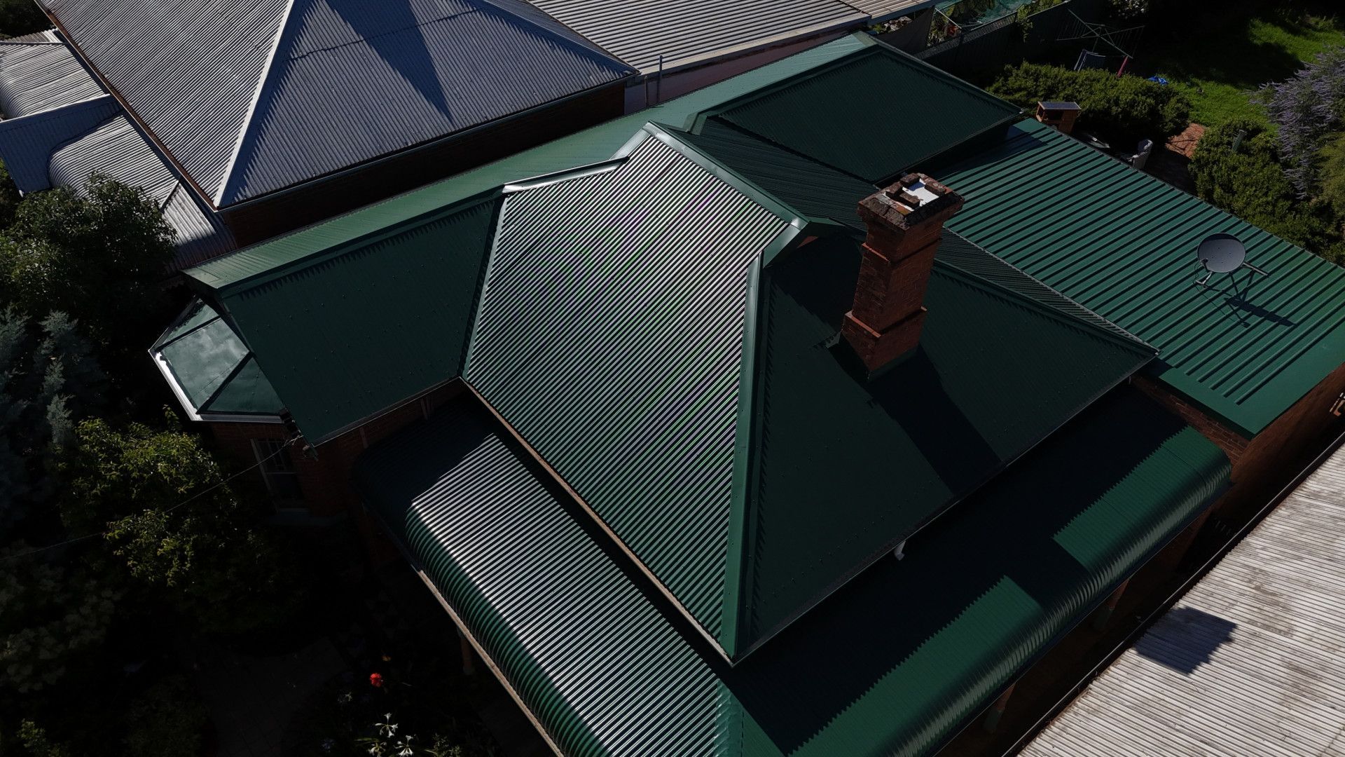 A Modern House With a Large Driveway and a Large Garage — JKD Pest & Carpentry In Wellington, NSW