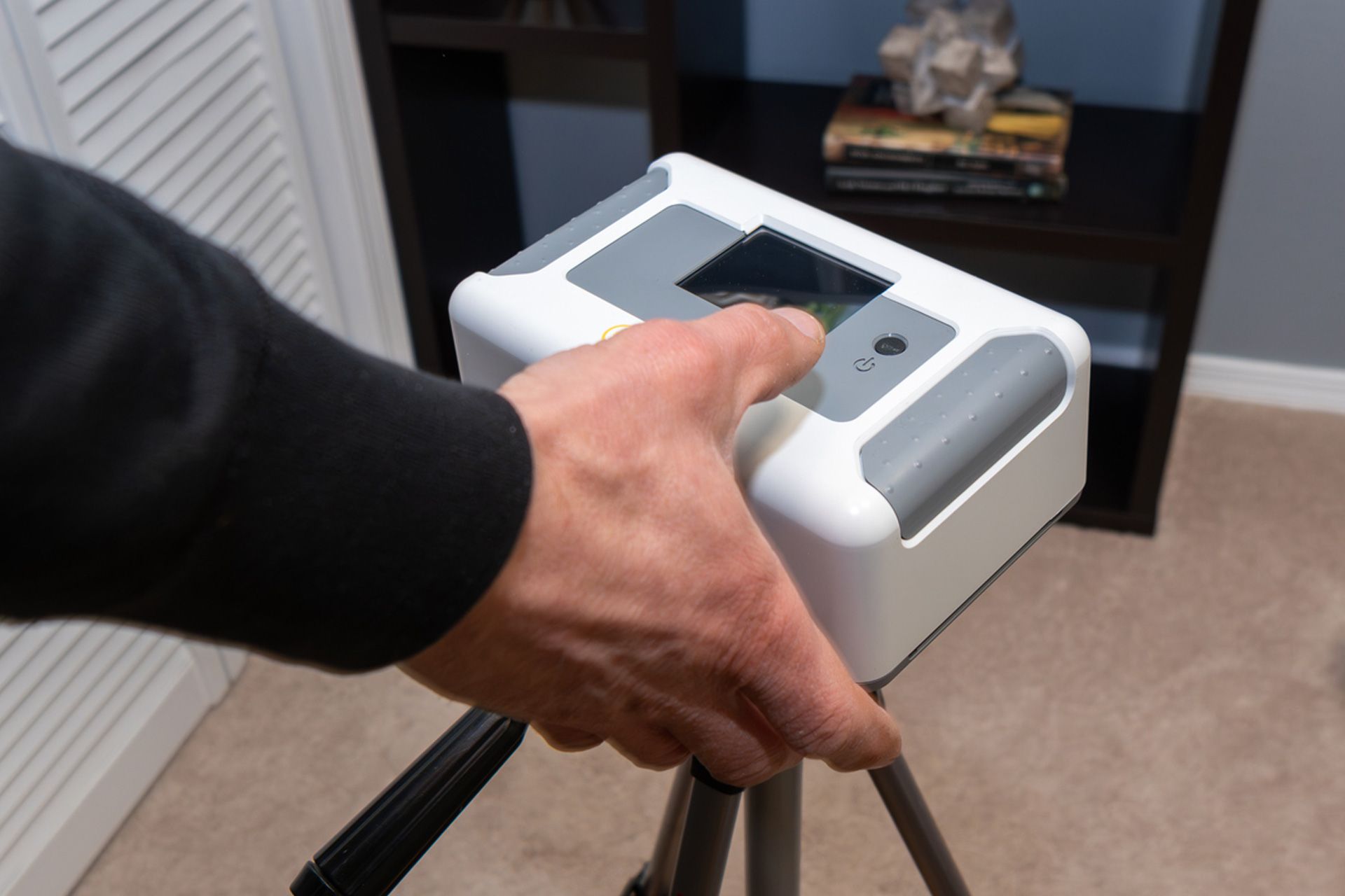 checking indoor radon gas levels 