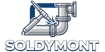 Logotipo de Soldymont con un gráfico de tubería y accesorio metálicos sobre texto azul grisáceo