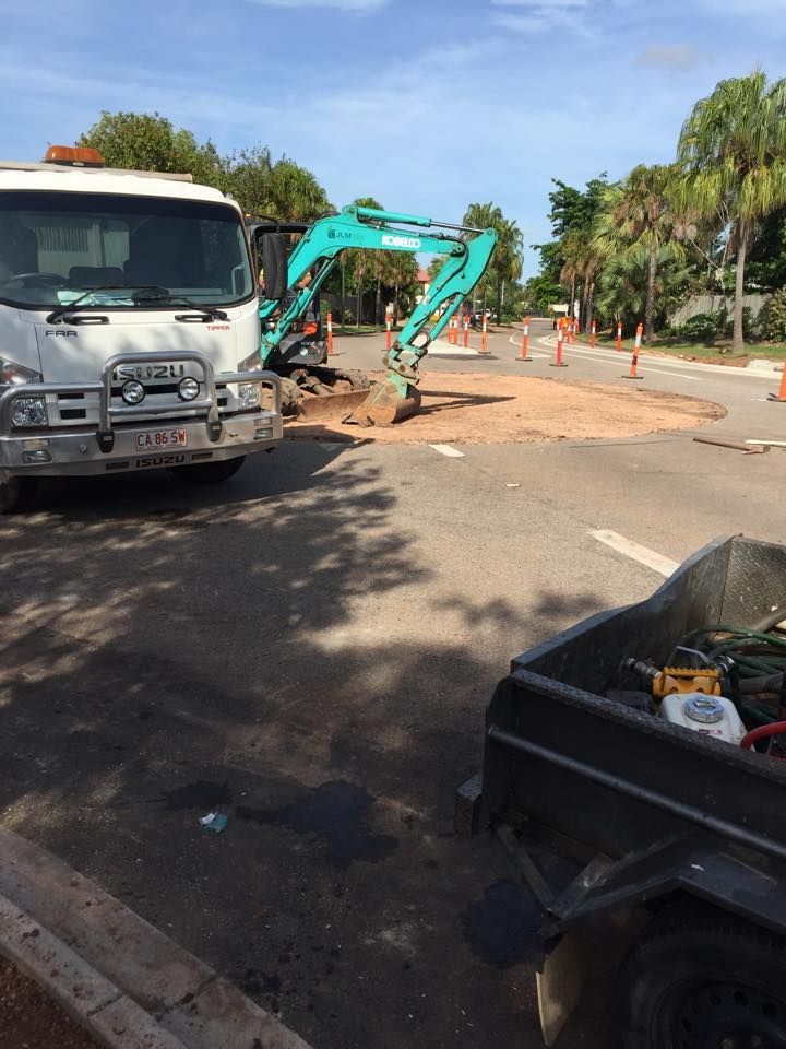 White Truck Isuzu — JLM Contracting Services Pty Ltd in Virginia, NT