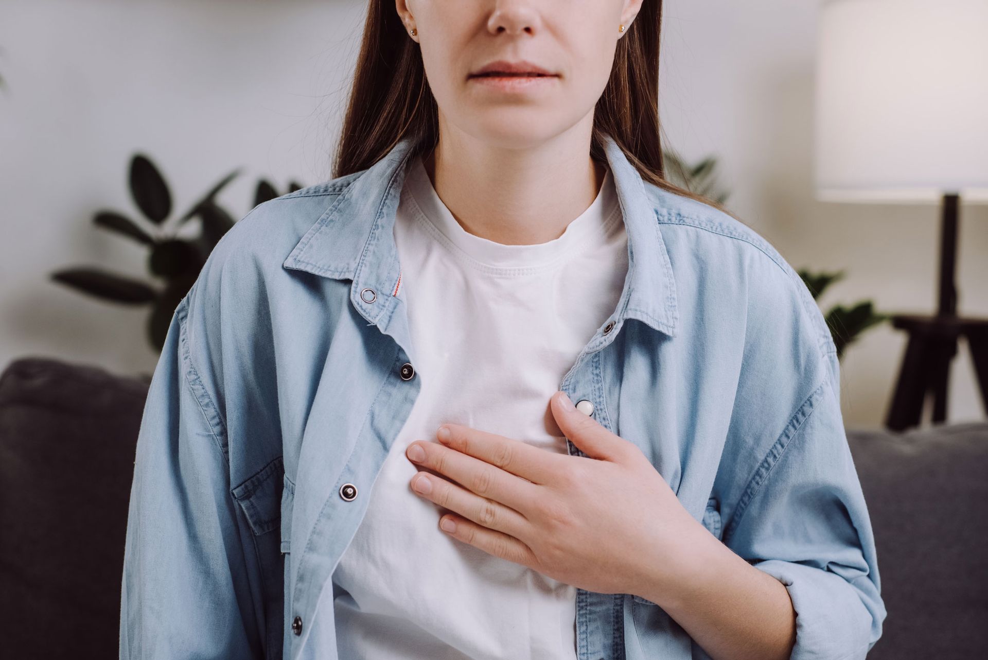 Woman Suffering from Esophageal Dilation — Normal, IL — Gastrointestinal Institute Woman Suffering from Esophageal Dilation — Normal, IL — Gastrointestinal Institute