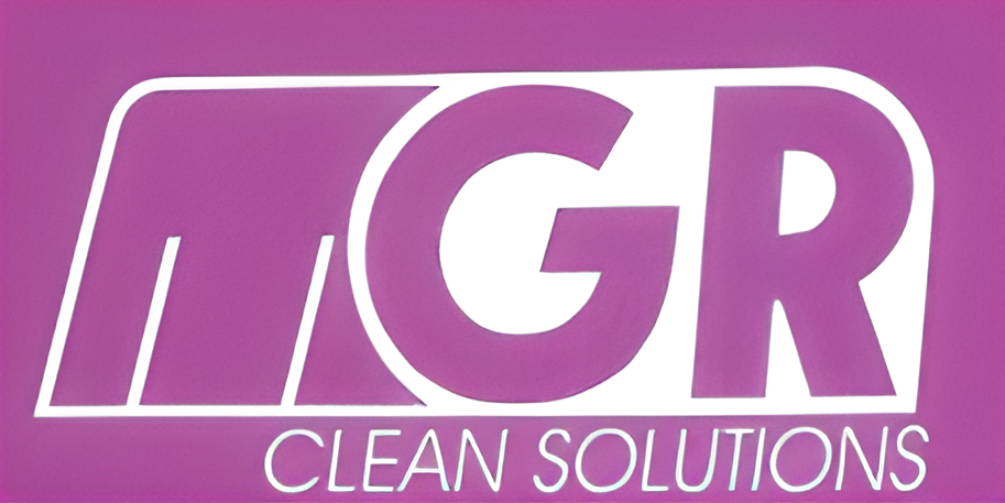 Logo per MGR Clean Solutions caratterizzato da lettere viola in grassetto su sfondo bianco e sfondo viola.