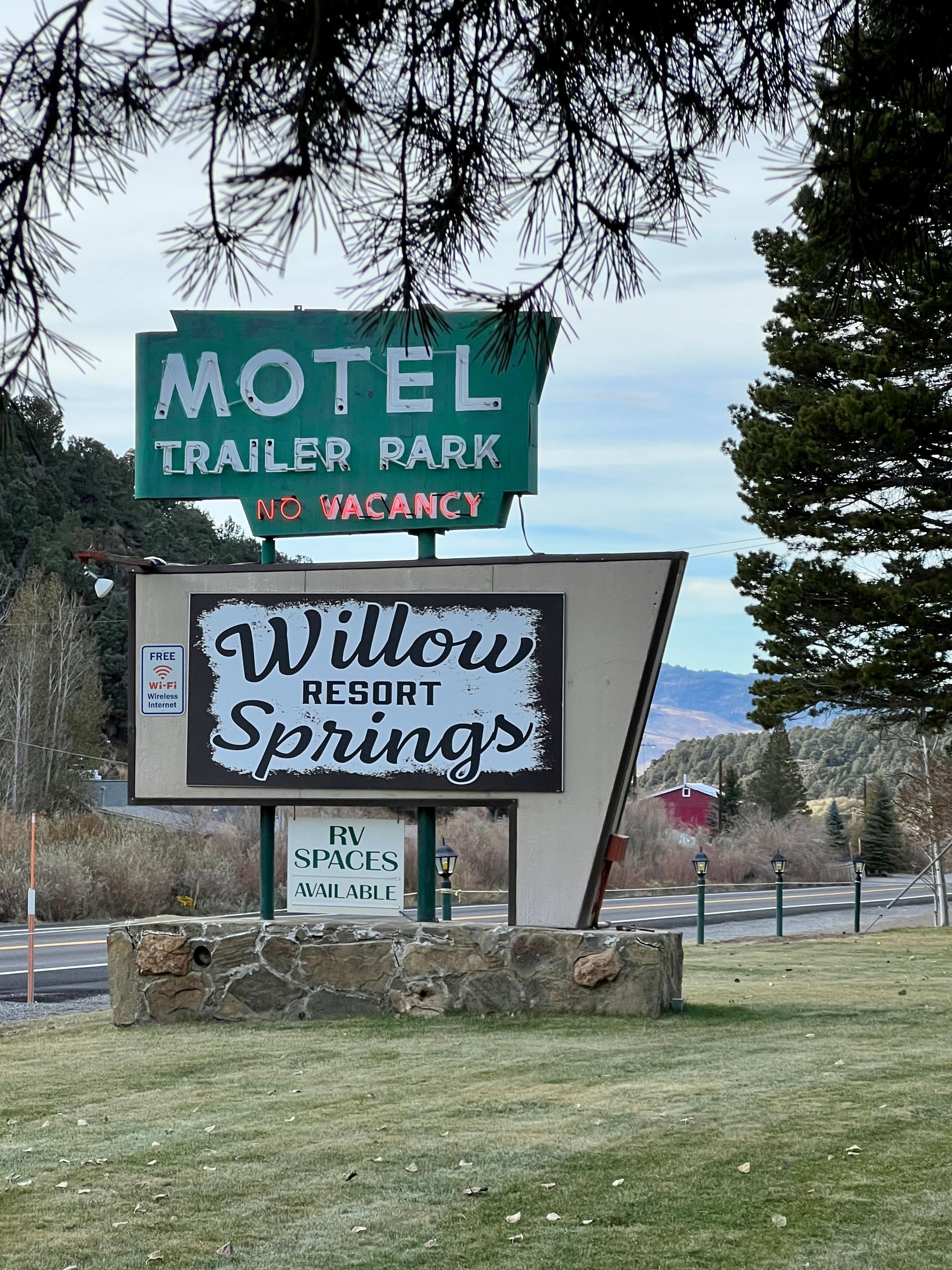 motel-sign