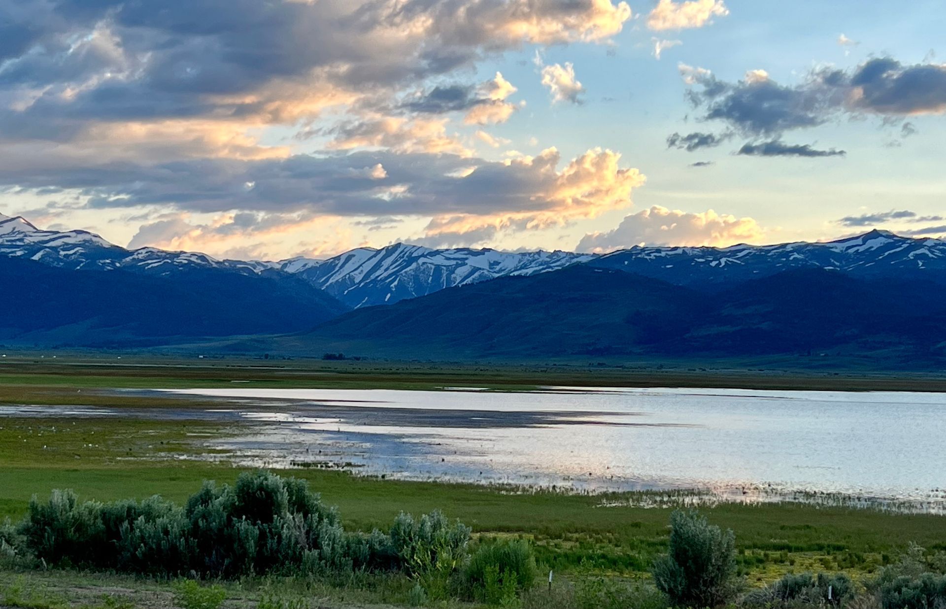 water-and-mountains