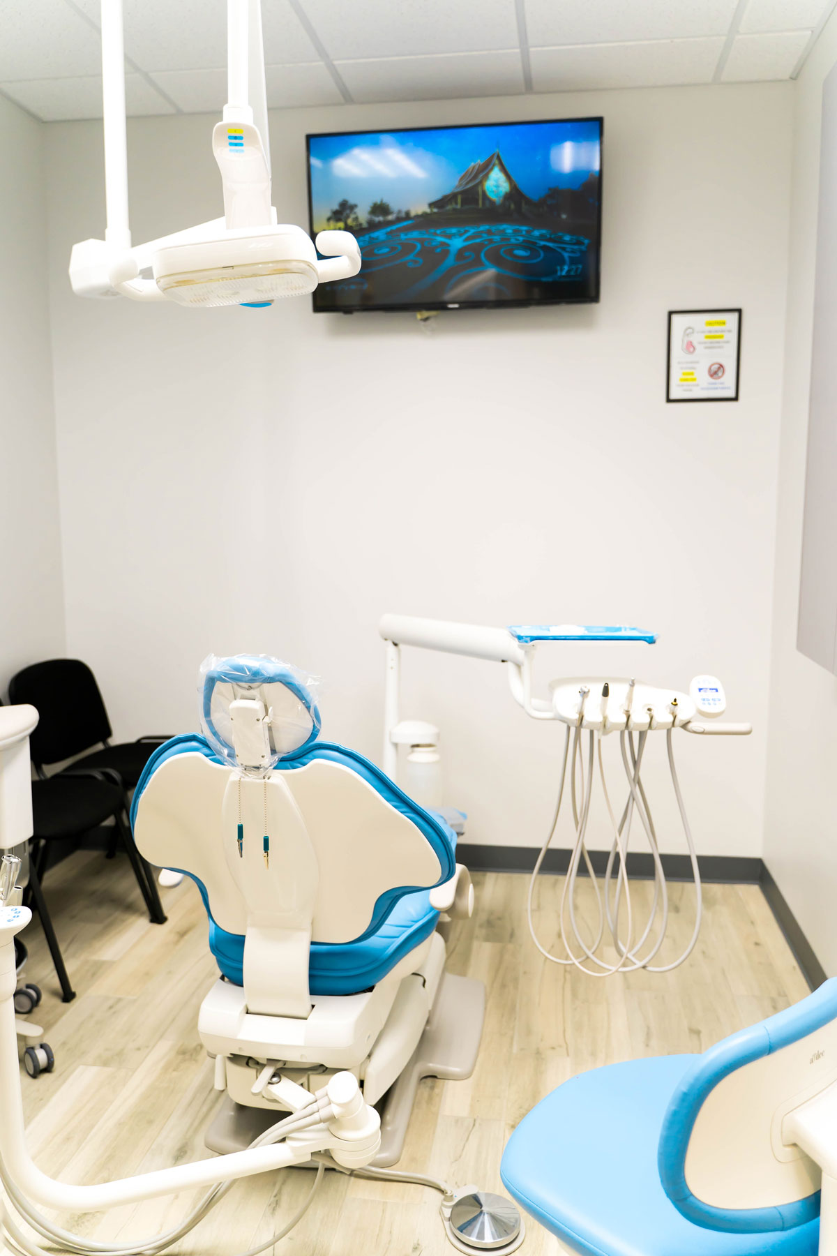 健康・医学 HOME DENTIST PROFESSIONAL 4 About Us — Blackhawk Dental