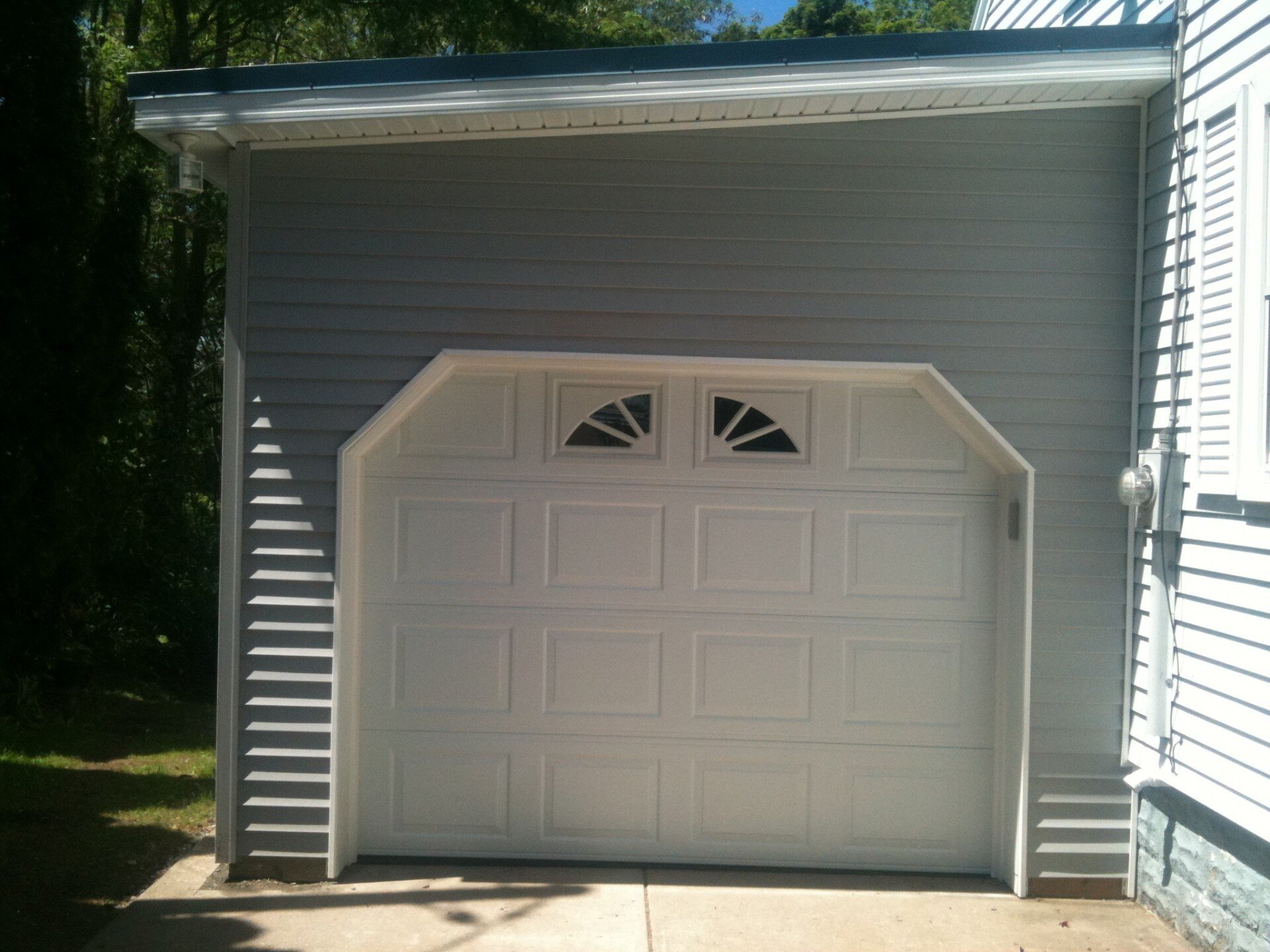 Custom Garages Erie, PA Amish Sheds for Less