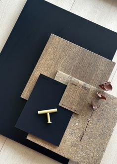 A piece of paper with the letter t on it