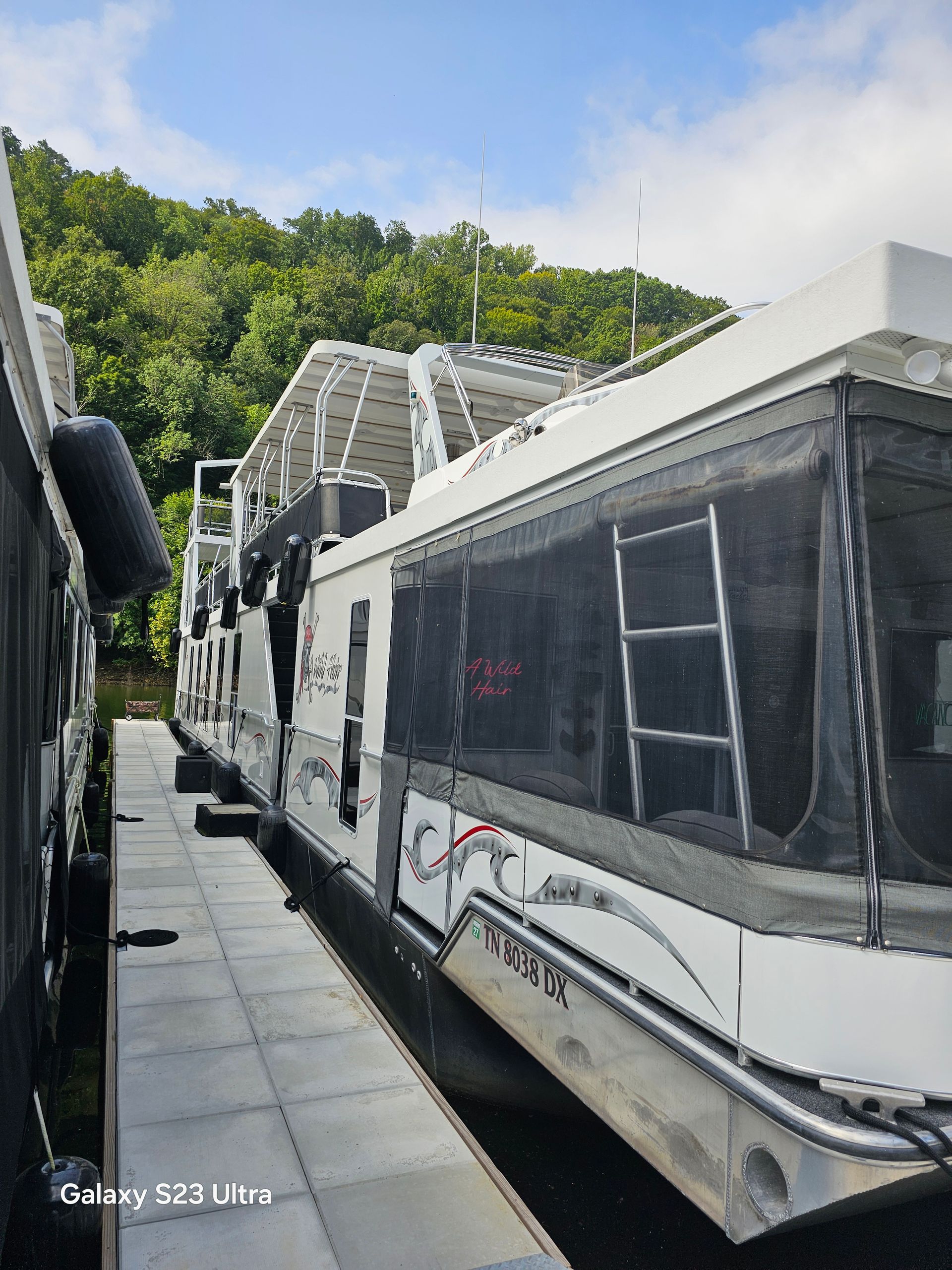 Dockside and Underwater Boat Servicing