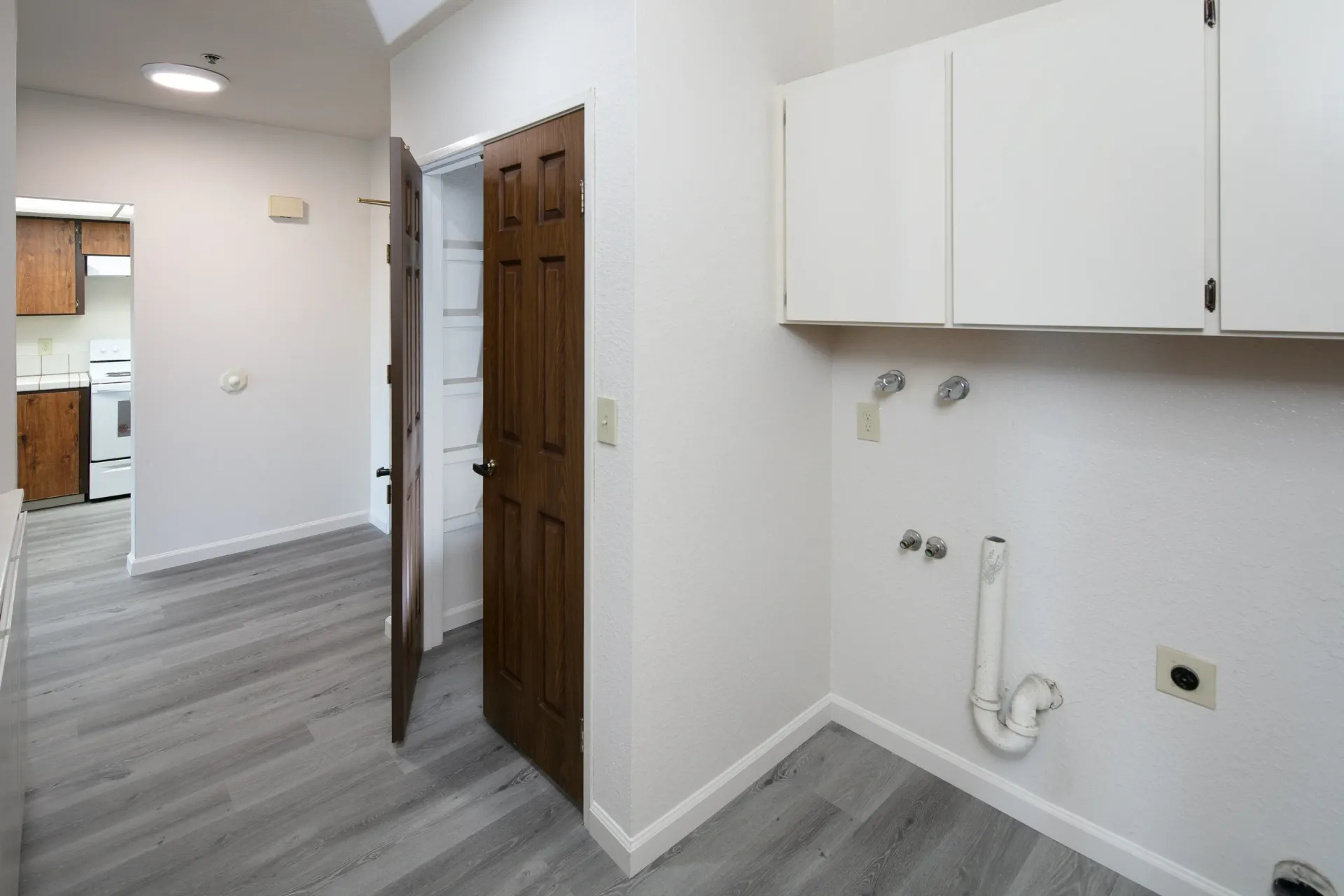 Laundry area with hookups and cabinets