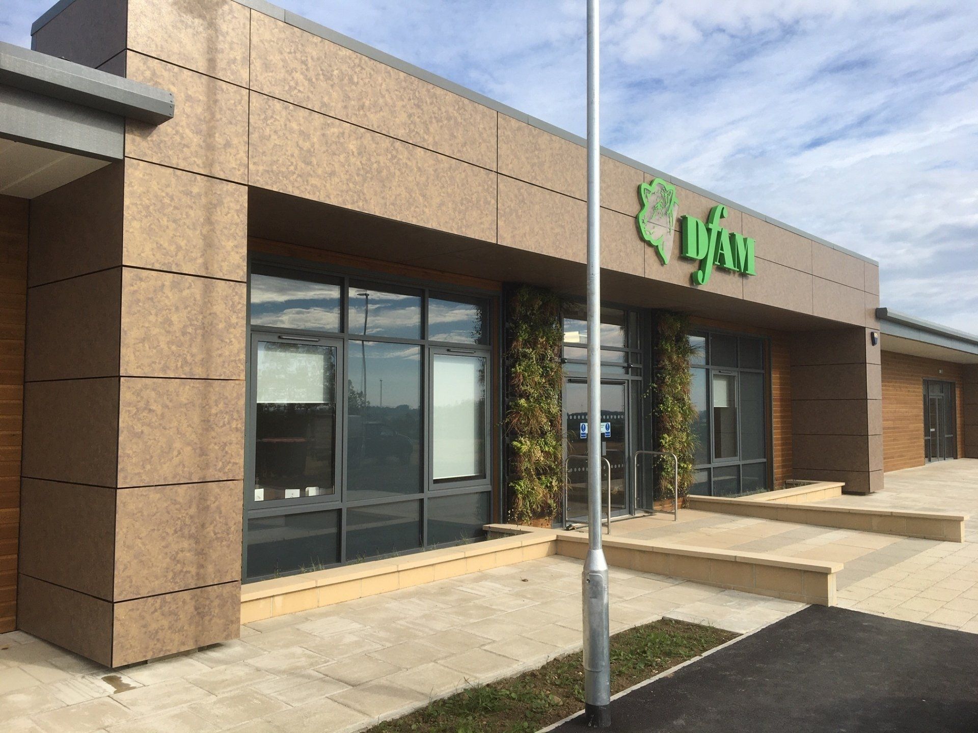 A building with a sign that says ufcu on it