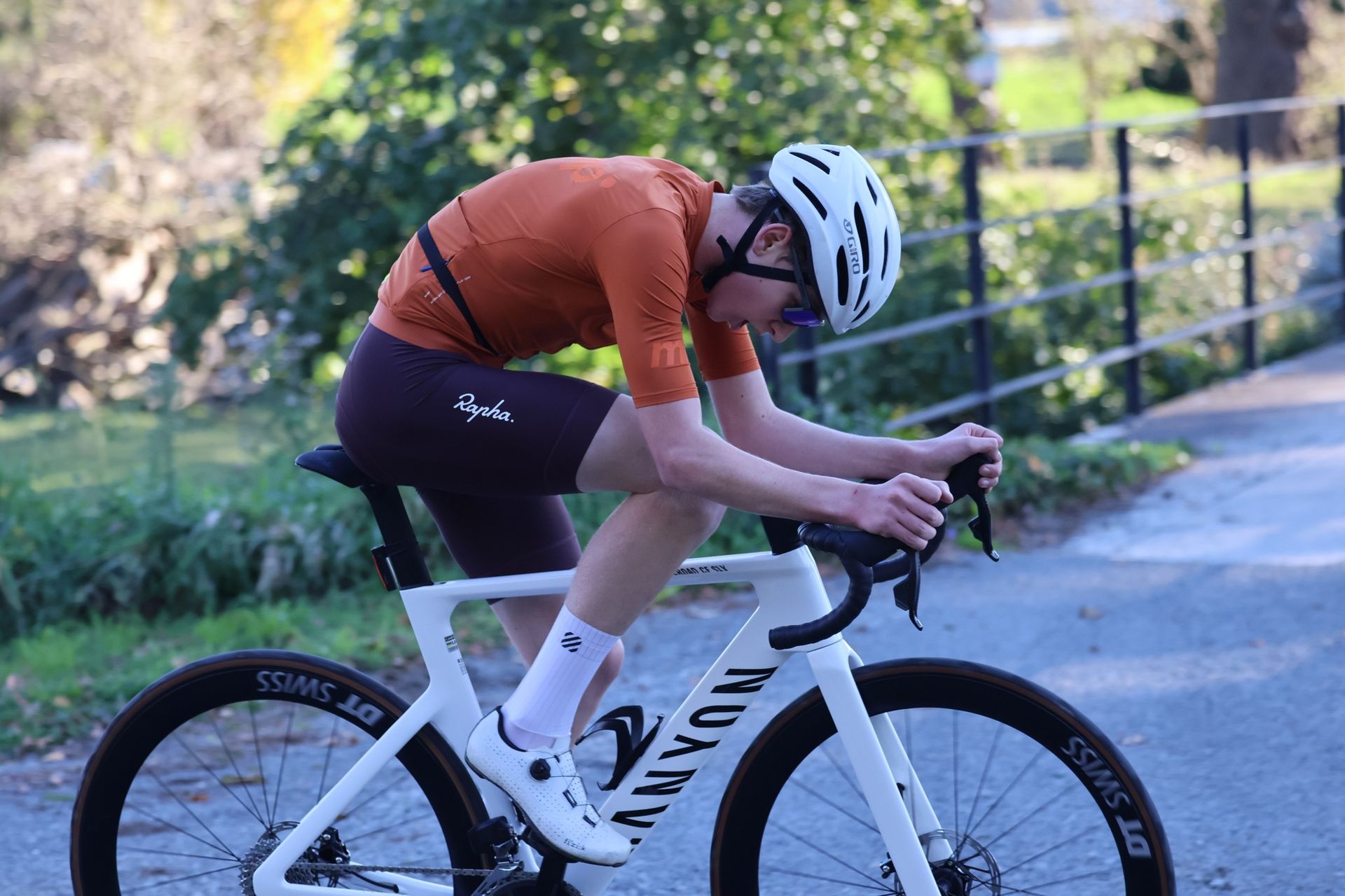 School road cycling bunch racing