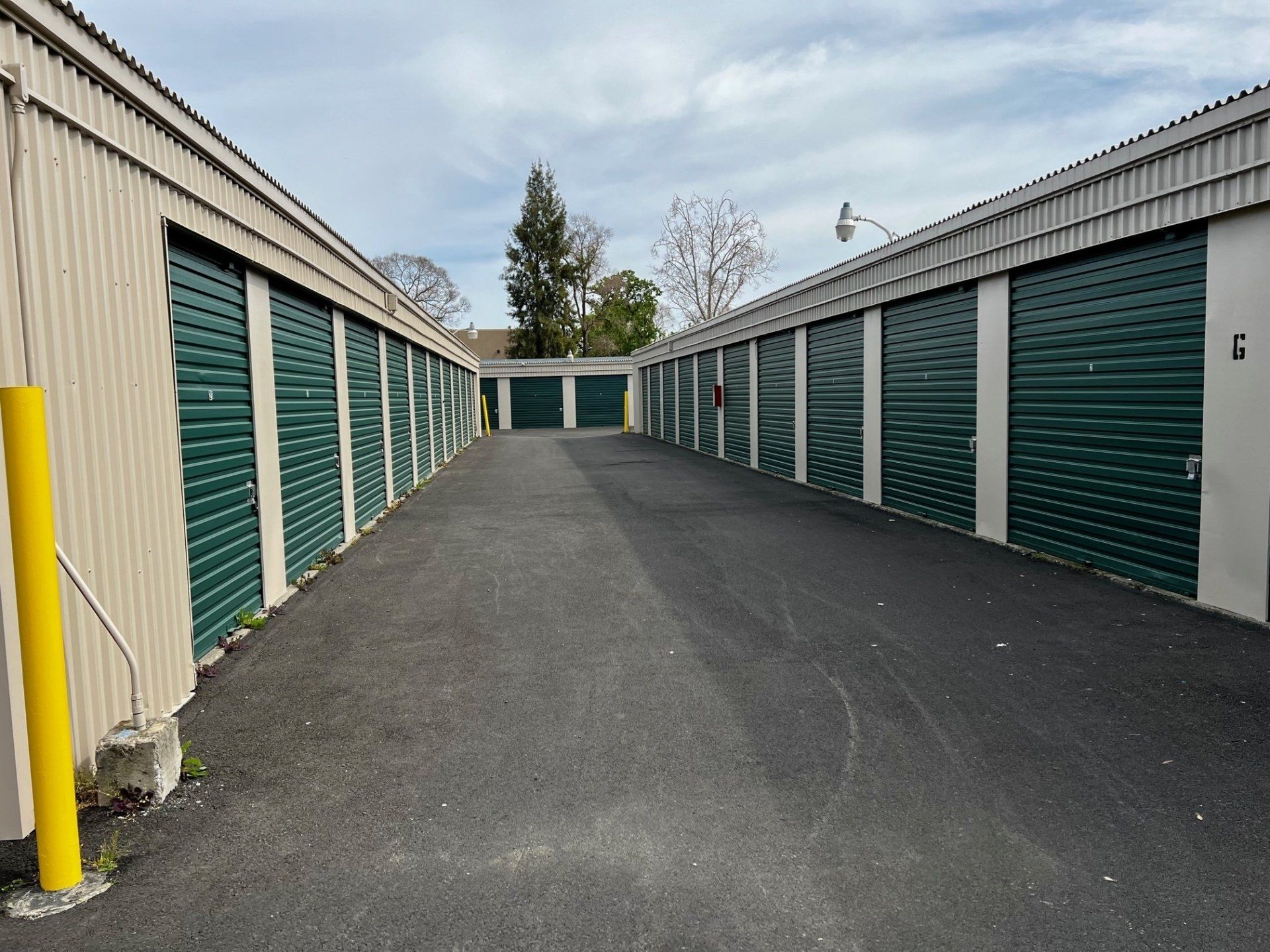 Central Davis Storage driveway storage doors