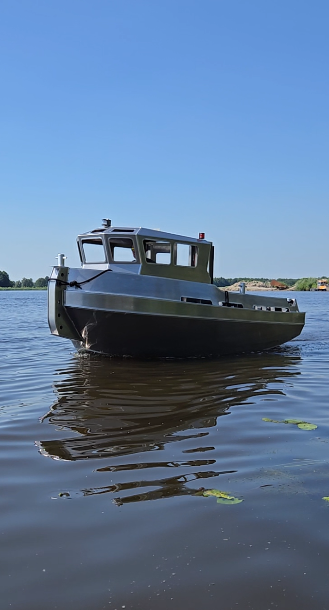 Haverdesign tug 42 aluminium boot varend op het water in Nederland