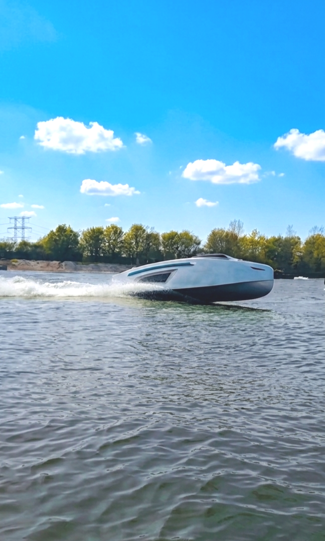 HAVERDESIGN 595 Aluminium Tender Boot varend op het water in Nederland