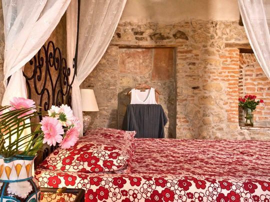 Interni in pietra a vista dell’Agriturismo I Pitti in Toscana