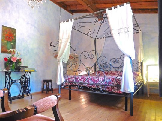 Appartamento di charme Lavanda dell’Agriturismo I Pitti con arredi tradizionali toscani