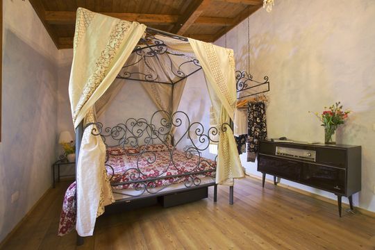 Appartamento di charme Ortensia dell’Agriturismo I Pitti con arredi tradizionali toscani
