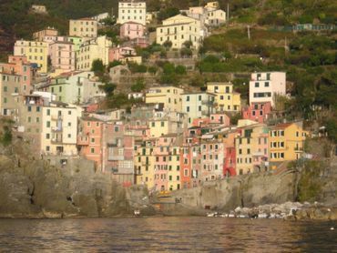 Colorido pueblo costero en Cinque Terre, excursión de un día desde Agriturismo I Pitti