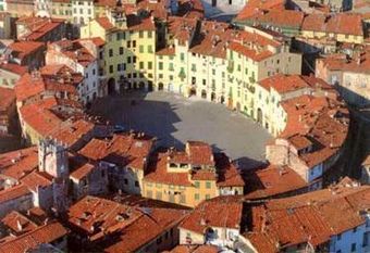 Mura storiche di Lucca, facilmente raggiungibili dall'Agriturismo I Pitti