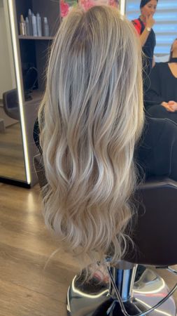 capelli biondi con effetto shatush