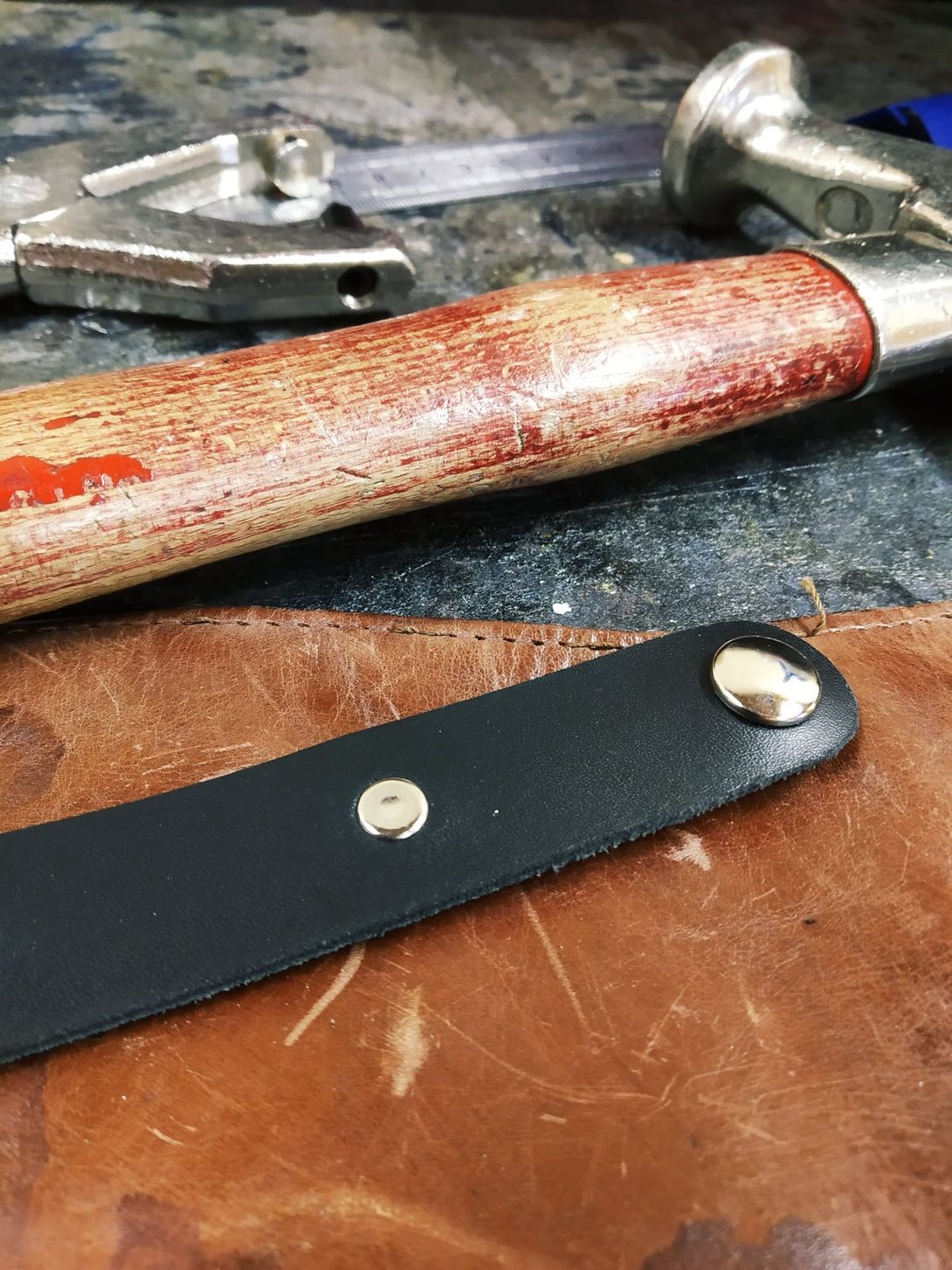 Riparazione accessorio in pelle