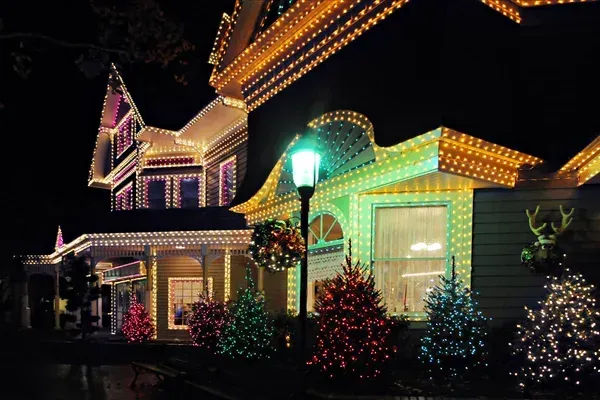 holiday light installers cedar hill mo