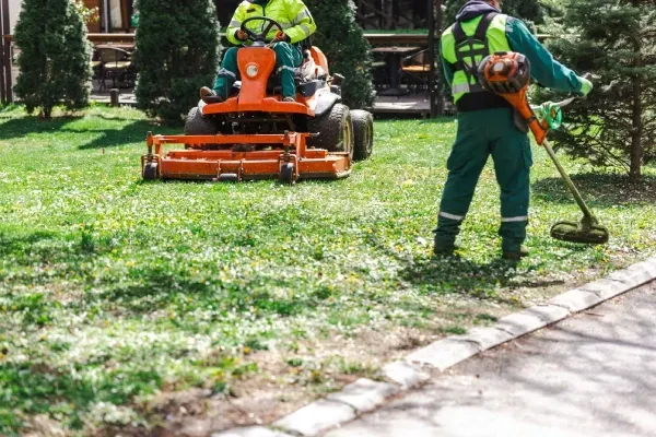 lawn care experts in ballwin mo
