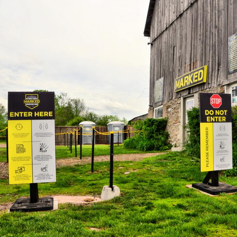 A sign that says