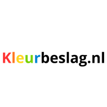 Logo met de tekst “kleurbeslag.nl” in paars, blauw, oranje, bruin en grijs op een witte achtergrond.