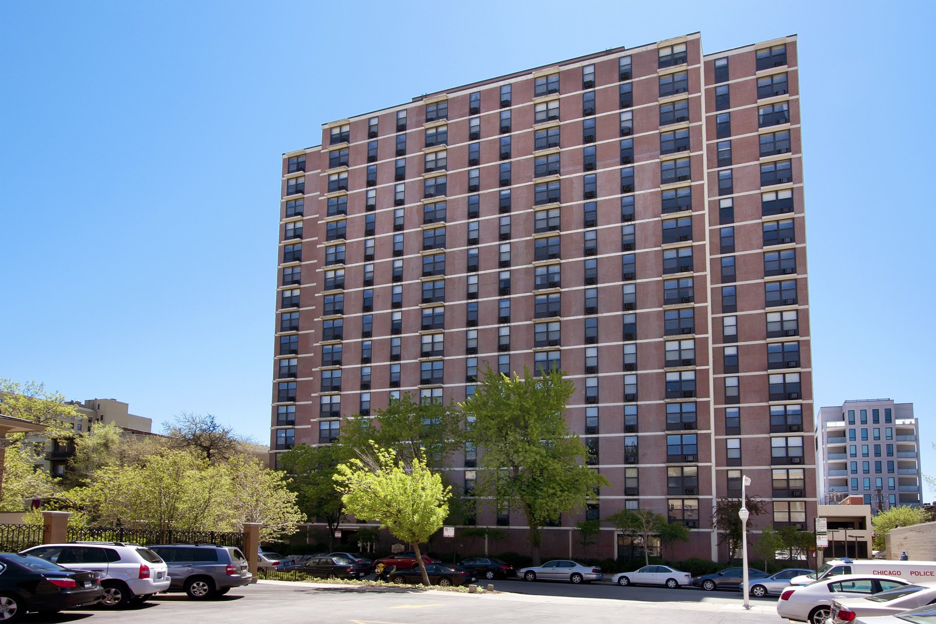 Reside on Barry Apartments in Lakeview East, Chicago