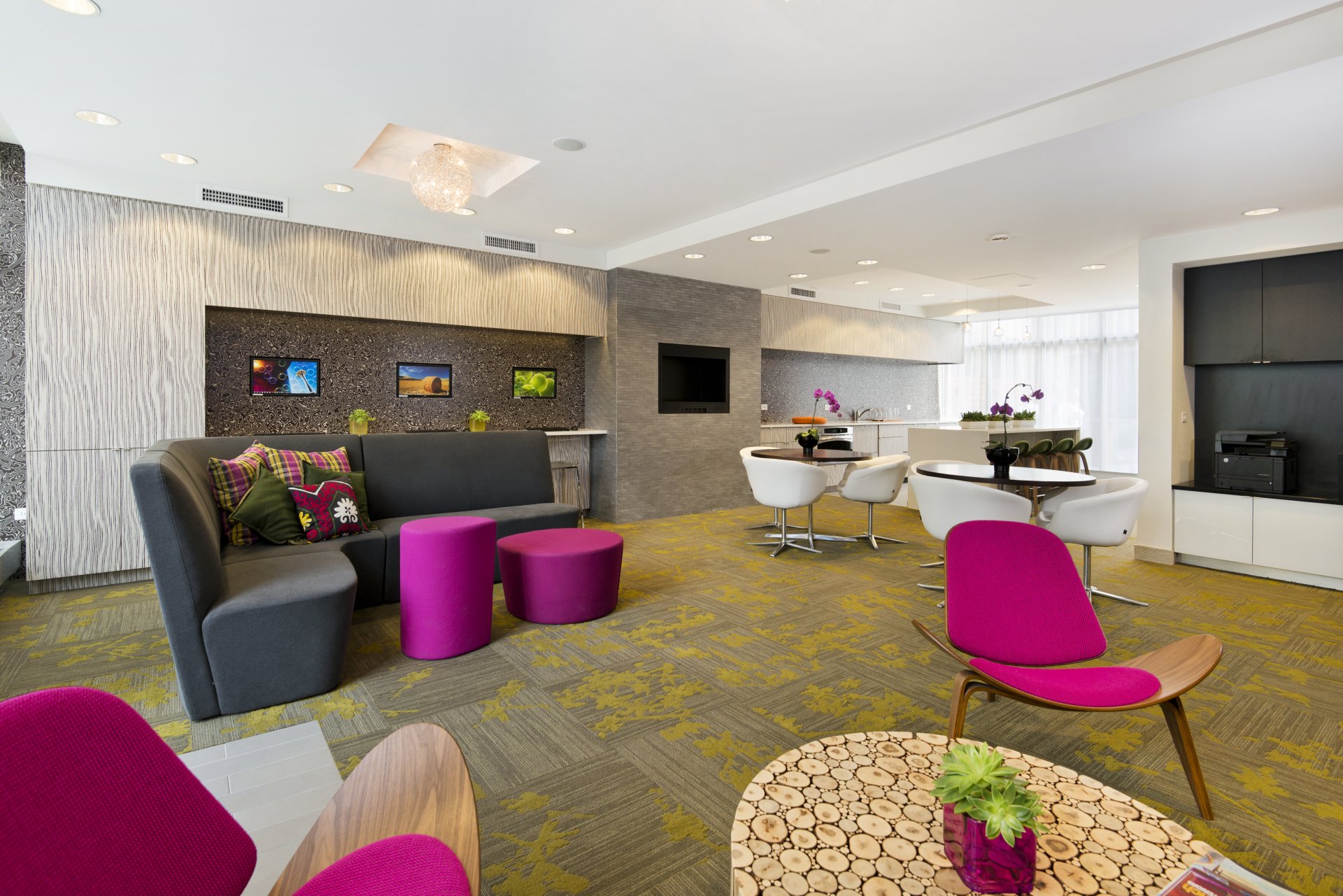 Reside on Barry Apartments in Lakeview East, Chicago