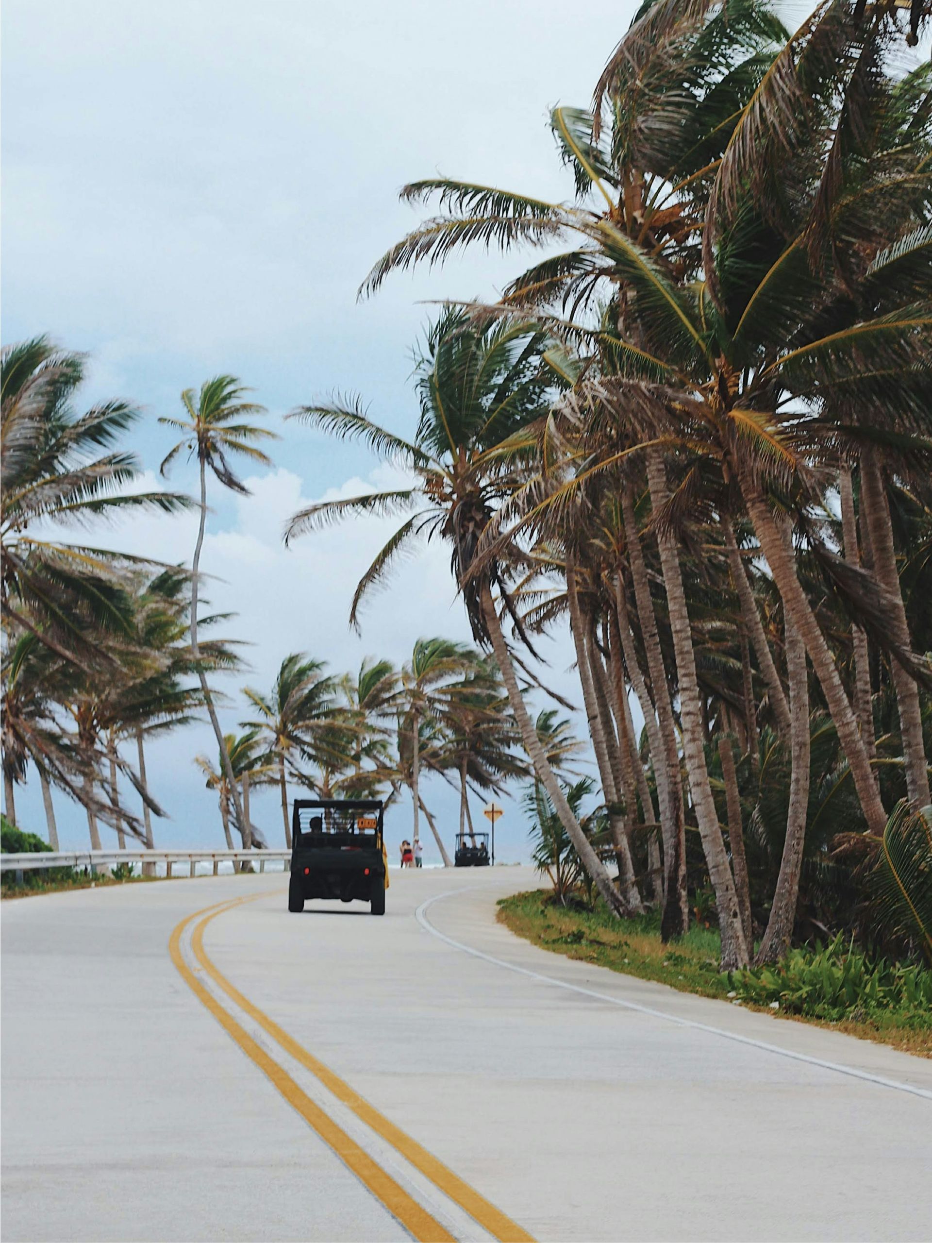 Buggy recorriendo la isla, transporte en San Andrés y rutas por playas del caribe colombiano.