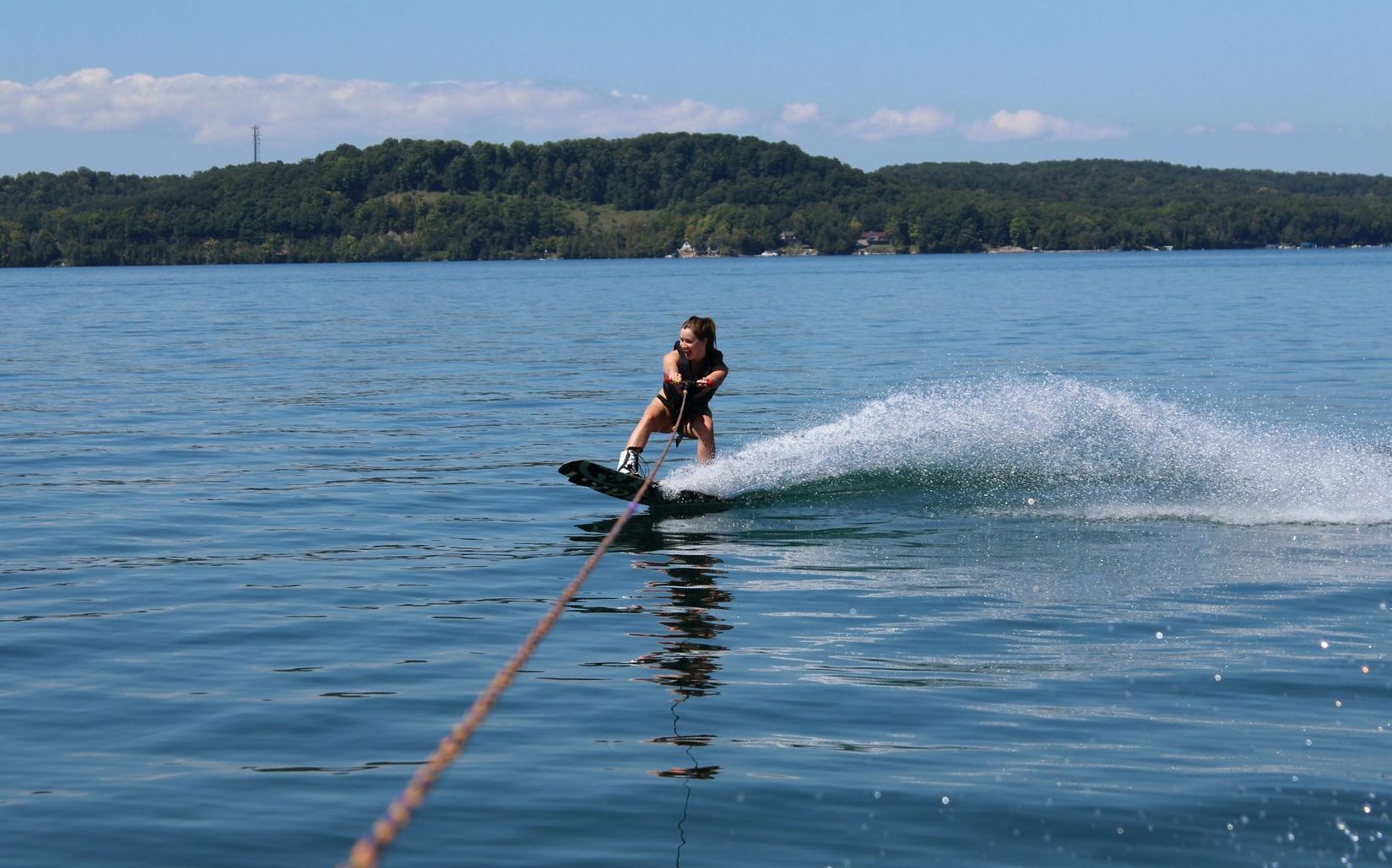 Wakeboard en el mar de San Andrés, actividades en San Andres Islas Colombia para aventura en el caribe colombiano.
