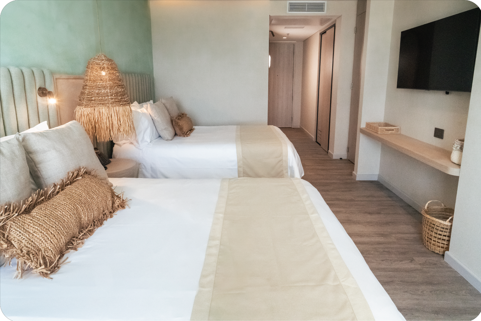 Cama king en Habitación Superior de Nattivo Collection Hotel, alojamiento en san andres con estilo contemporáneo.